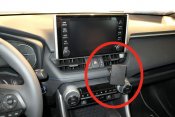 Mobilholder Suzuki Across fra 2021-