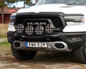 Ekstralysbeslag til 4 fjernlys til Dodge RAM 1500 Rebel fra 2019-2024 | Qpax