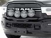Fjernlysbeslag til 4 fjernlys til Dodge RAM 2500 fra 2019- | Qpax