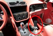 Mobilholder Bentley Bentayga fra år 2016-