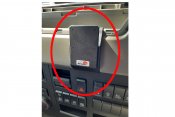 Mobilholder Volvo FM fra 2020 og nyere | Til montering til højre for rattet (til lastbiler uden midterskærm)