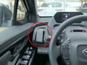 Mobilholder Toyota bZ4X fra 2022-