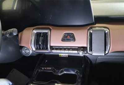 Mobilholder til Suzuki E Vitara fra 2025- | Modeltilpasset