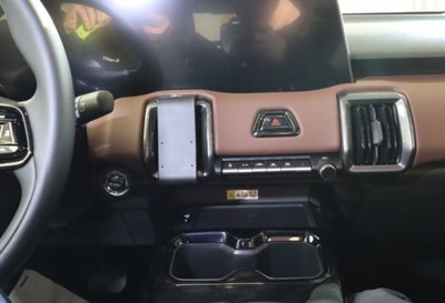 Mobilholder til Suzuki E Vitara fra 2025- | Modeltilpasset