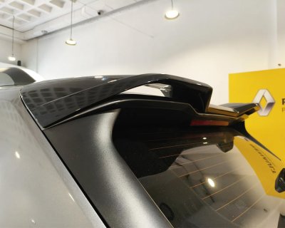 Tagvinge V1 til Dacia Duster fra 2024- | Sportsligt design til bagklap
