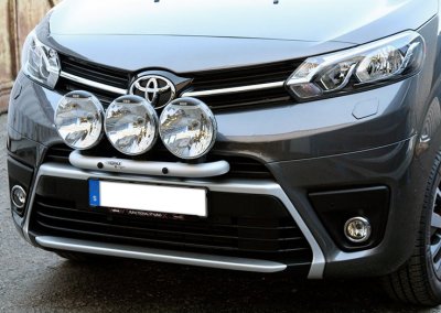 Ekstra lygtebeslag til 3 ekstra lygter til Toyota Proace 2016-