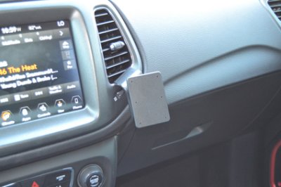 Mobiltelefonholder Jeep Compass fra modelår 2017-2021