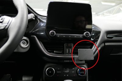 Mobilholder Ford Fiesta fra 2017-