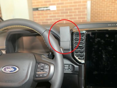 Mobilholder Ford Ranger fra 2023- | Til montering til venstre for midterskærmen