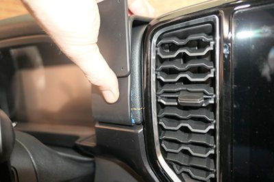 Mobilholder Ford Ranger fra 2023- | Til montering til venstre for midterskærmen