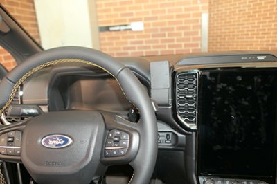 Mobilholder til Ford Ranger fra 2023- | Til montering til venstre for midterskærmen