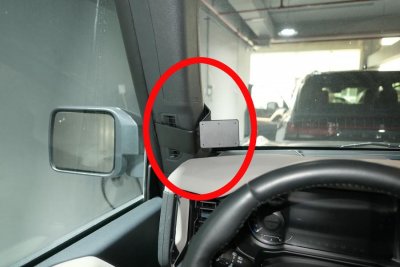 Mobilholder Ford Bronco, venstre monteret på rattet