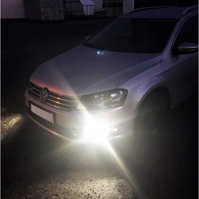 Diodelampe 12V 11xCREE 360° BA15s