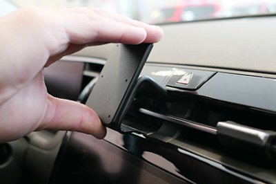 Mobilholder Hyundai Tucson fra år 2021-2024