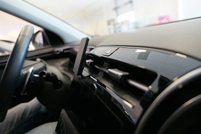 Mobilholder Hyundai Tucson fra år 2021-2024