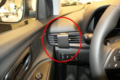Mobilholder Hyundai i20 fra 2020-