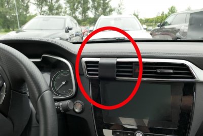 Mobilholder MG ZS EV fra 2020-