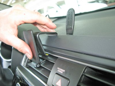 Montering af Mobilholder Kia Rio fra modelår 2015-2016