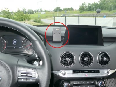 Mobilholder Kia Stinger fra 2018-