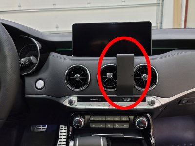 Mobilholder Kia Stinger fra år 2018-