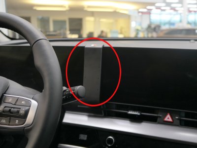 Mobilholder Kia Sportage fra år 2022-
