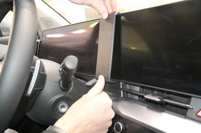 Mobilholder Kia Sportage 2022-
