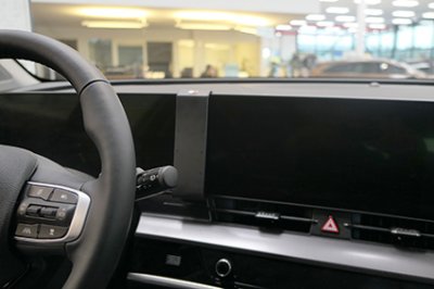 Mobilholder Kia Sportage fra år 2022-