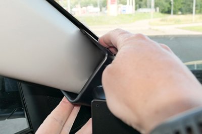 Mobilholder Kia Niro fra modelår 2023-