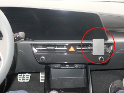 Mobilholder til Kia Niro fra år 2023-
