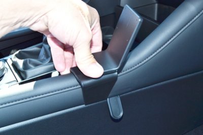 Mobilholder til Mazda 3 fra år 2019-