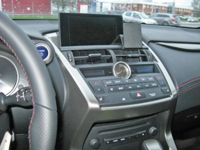 Mobilholder Lexus NX fra 2015-2021