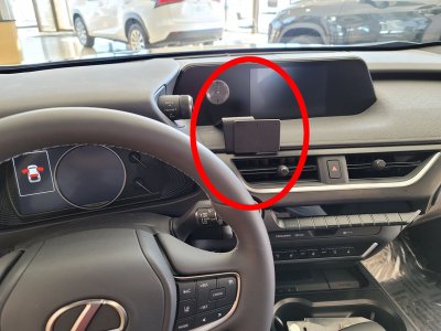 Mobilholder Lexus UX fra 2018-
