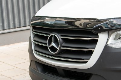 Dele i rustfrit stål til montering i grillen på Mercedes-Benz Sprinter 2018-