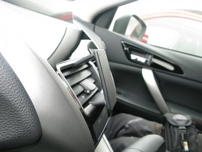 Mobilholder Mitsubishi Eclipse Cross fra 2018- og nyere