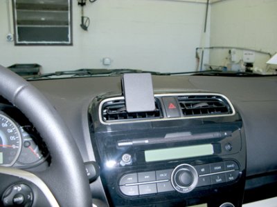 Mobilholder Mitsubishi Space Star fra 2020-