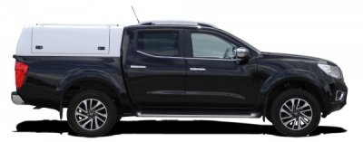 Force Pro motorhjelm med åbne sidepaneler til Nissan Navara (Double Cab) fra 2015-.