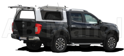 Force Pro motorhjelm med åbne sidepaneler til Nissan Navara (Double Cab) fra 2015-.