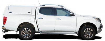 Force Pro motorhjelm med åbne sidepaneler til Nissan Navara (Double Cab) fra 2015-.