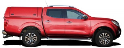 Force Pro motorhjelm med åbne sidepaneler til Nissan Navara (Double Cab) fra 2015-.