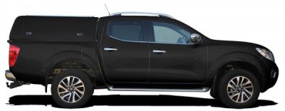 Force Pro motorhjelm med åbne sidepaneler til Nissan Navara (Double Cab) fra 2015-.