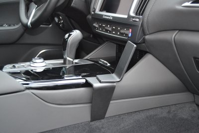 Mobilholder til Maserati Levante fra 2016-