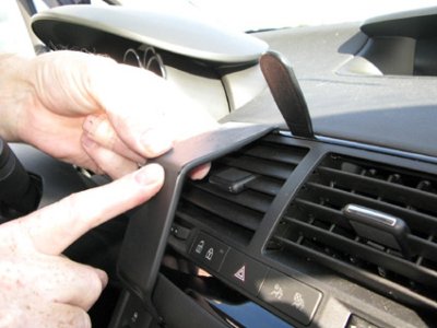 Mobilholder Opel Meriva fra modelår 2010-2017