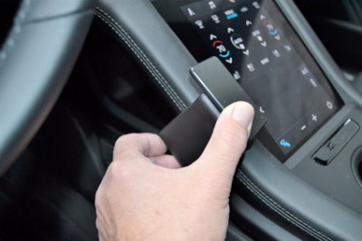 Mobilholder Porsche Taycan fra 2020 og frem