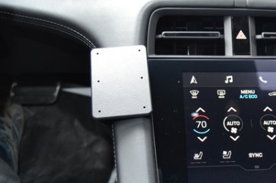 Mobilholder Porsche Taycan fra år 2020-