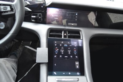 Mobilholder Porsche Taycan 2020-