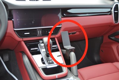 Mobilholder Porsche Cayenne fra 2018-