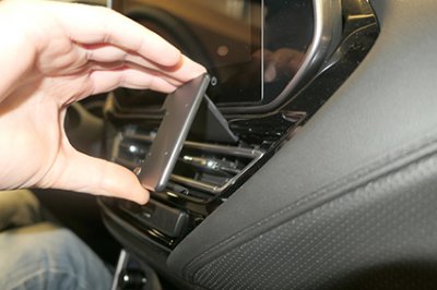 Mobilholder Suzuki S-Cross fra modelår 2022-
