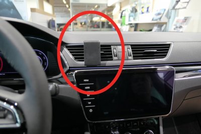 Mobilholder til Skoda Superb fra 2020-2023
