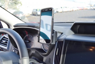 Mobilholder Subaru XV fra år 2018-