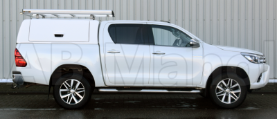 Force Pro motorhjelm med åbne sideluger til Toyota Hilux (Double Cab) fra 2016-.